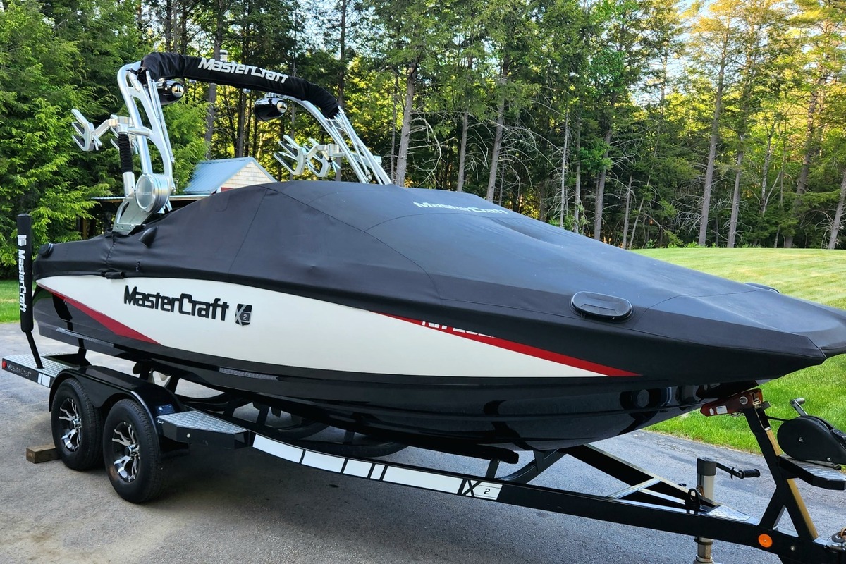 2015 MasterCraft X2 With Gen2 Surf System, 3
