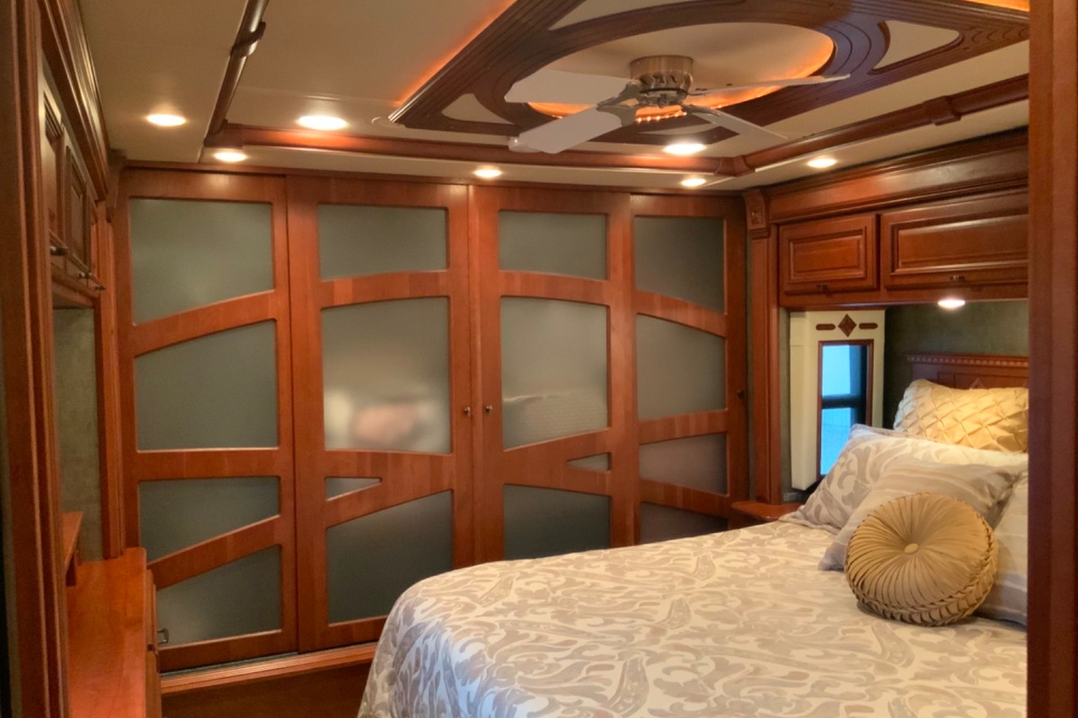 2013 Winnebago Tour 42GD, 11