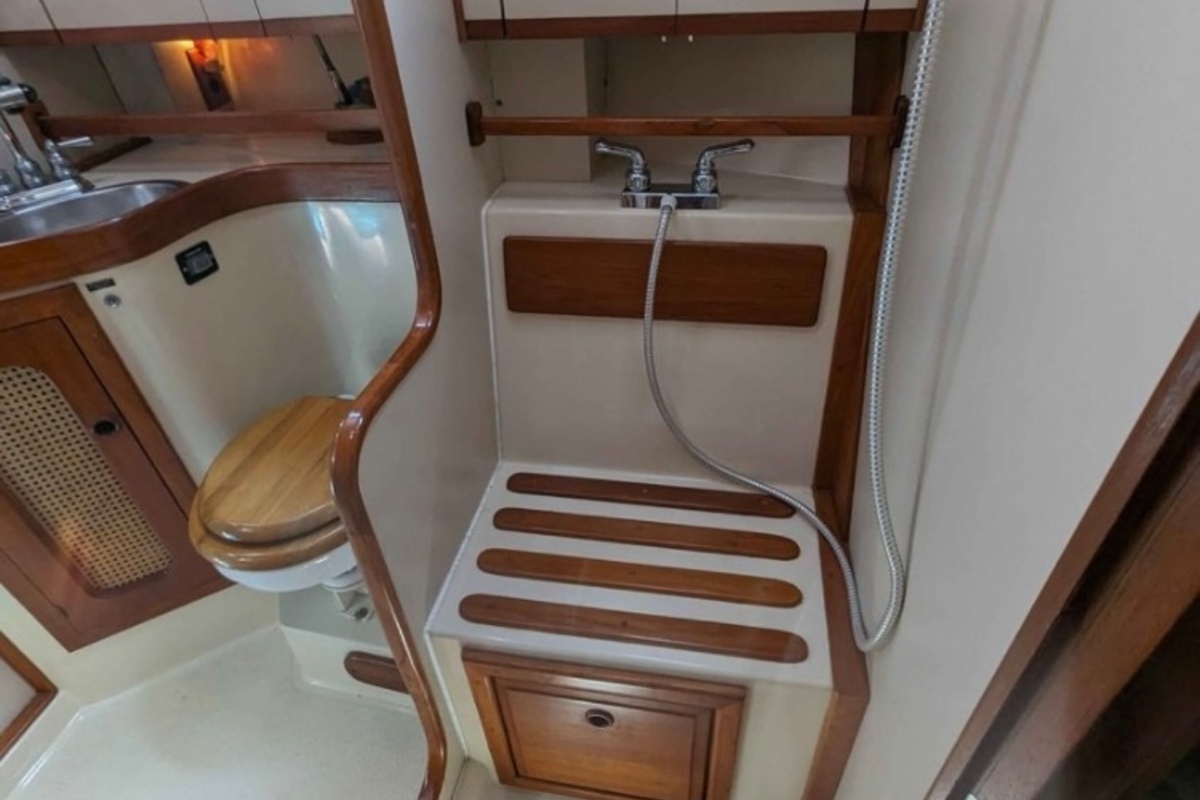 1985 Endeavour 42cc, 8