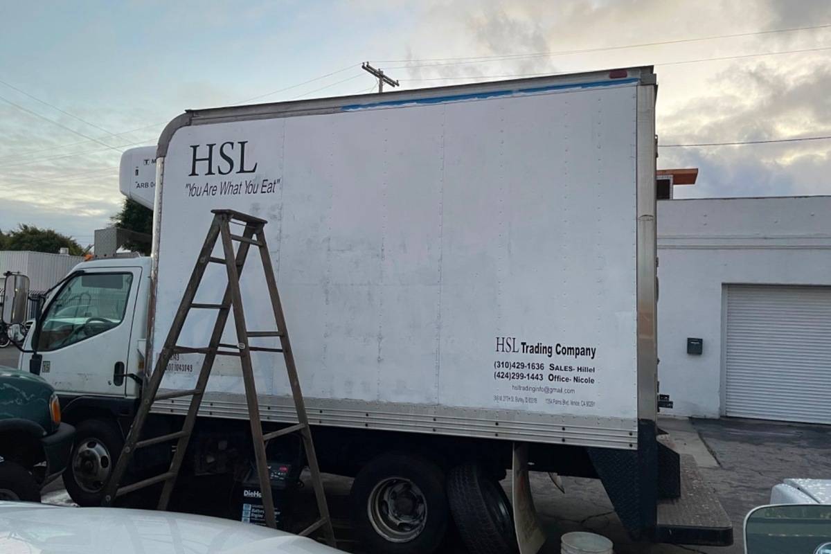 2004 Mitsubishi Fuso White, 3