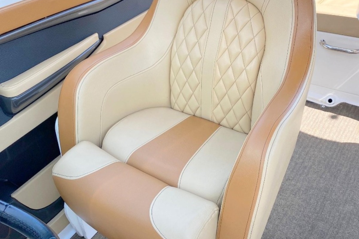 2015 Sea Ray 240 Sundeck, 8