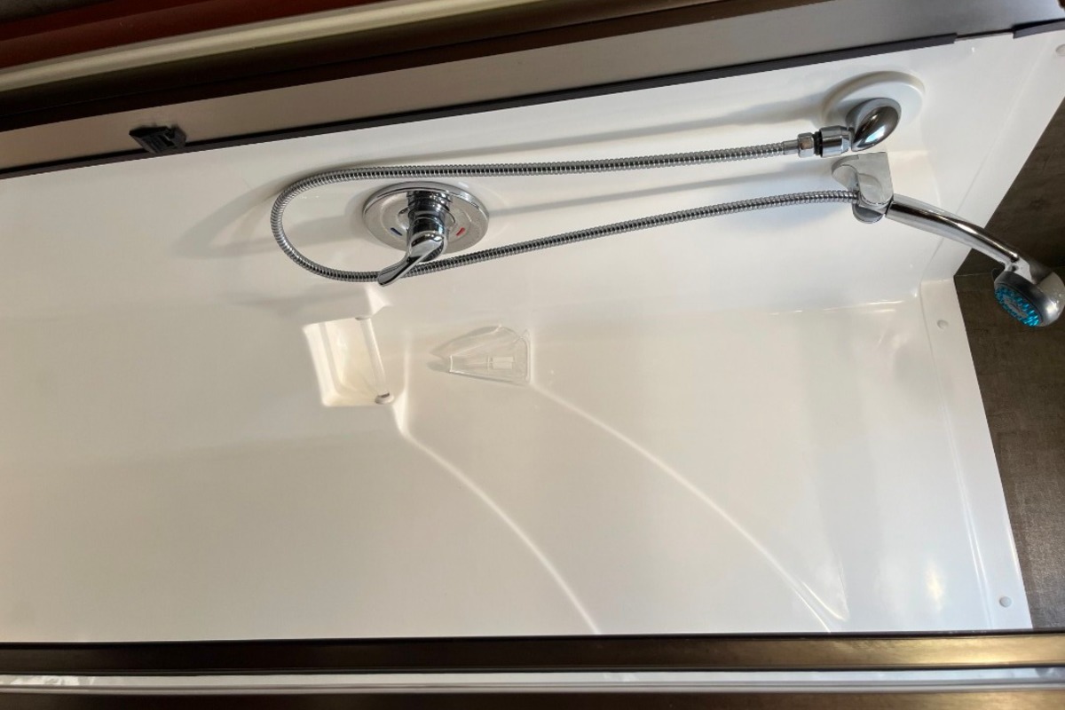 2015 Winnebago Journey 36M Diesel, 8
