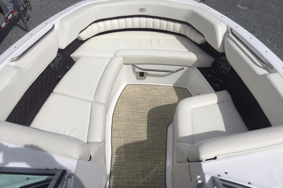 2016 Cobalt Boats A28, 20