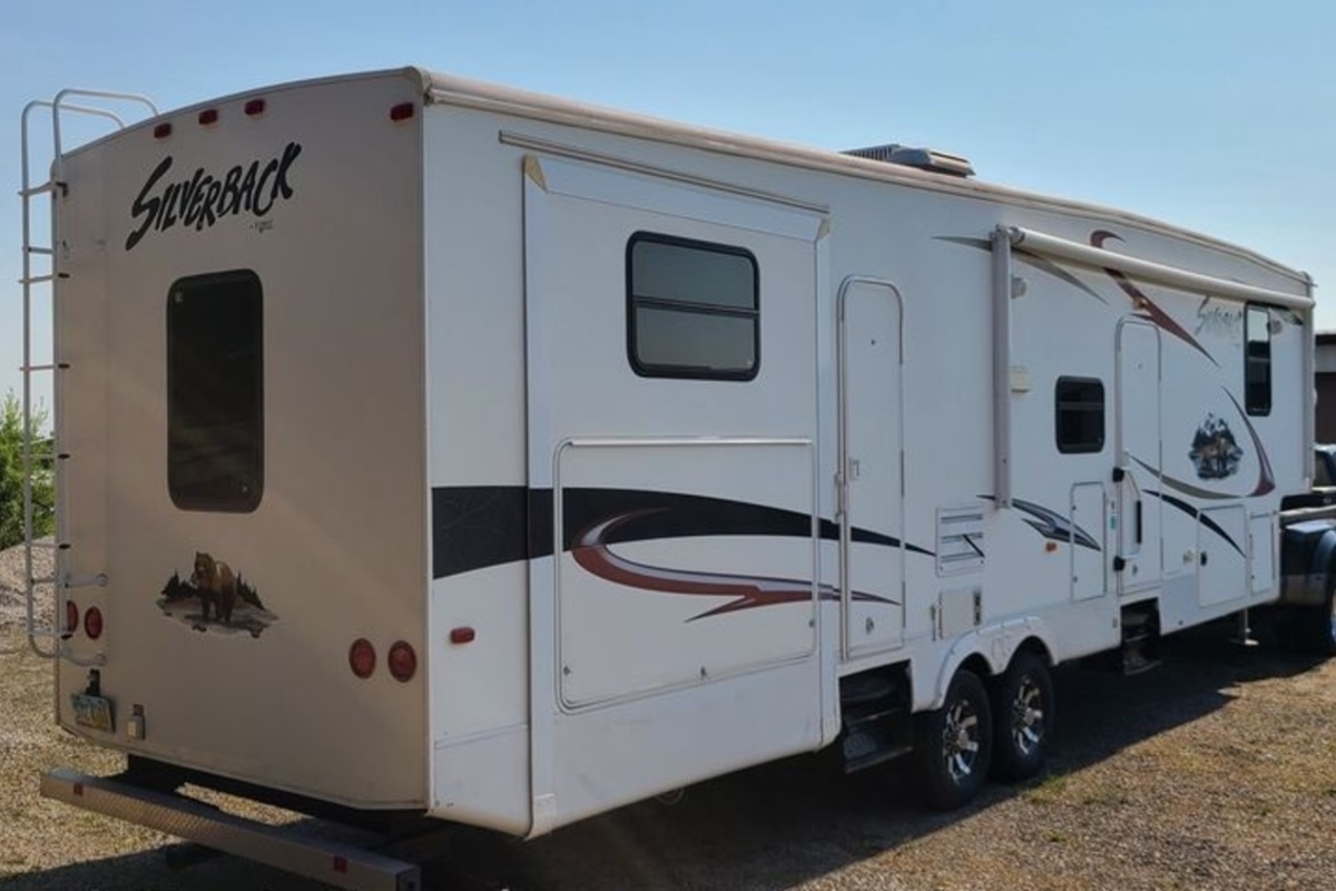 2012 Cedar Creek Silverback, 3