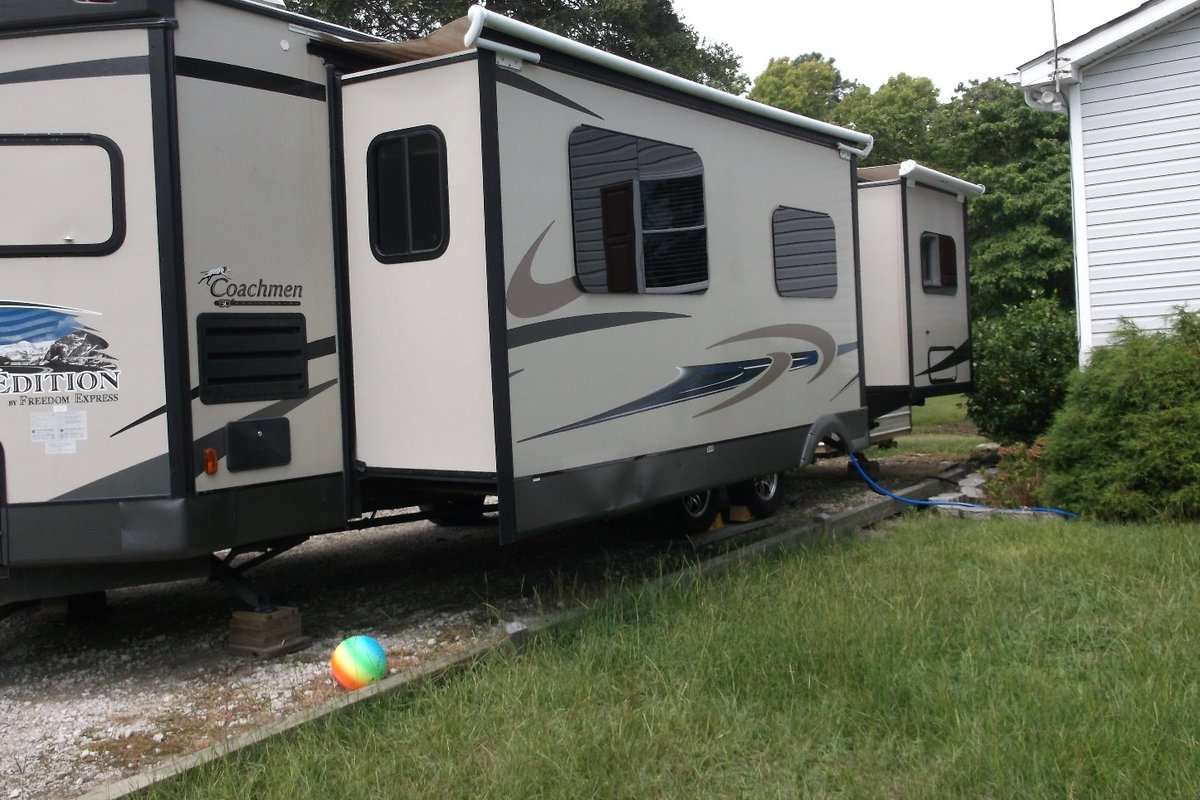 2014 coachmen 302FKV, 2