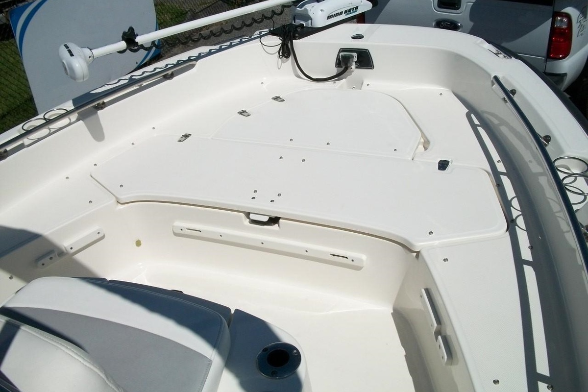 2014 Boston Whaler 210 Dauntless, 9