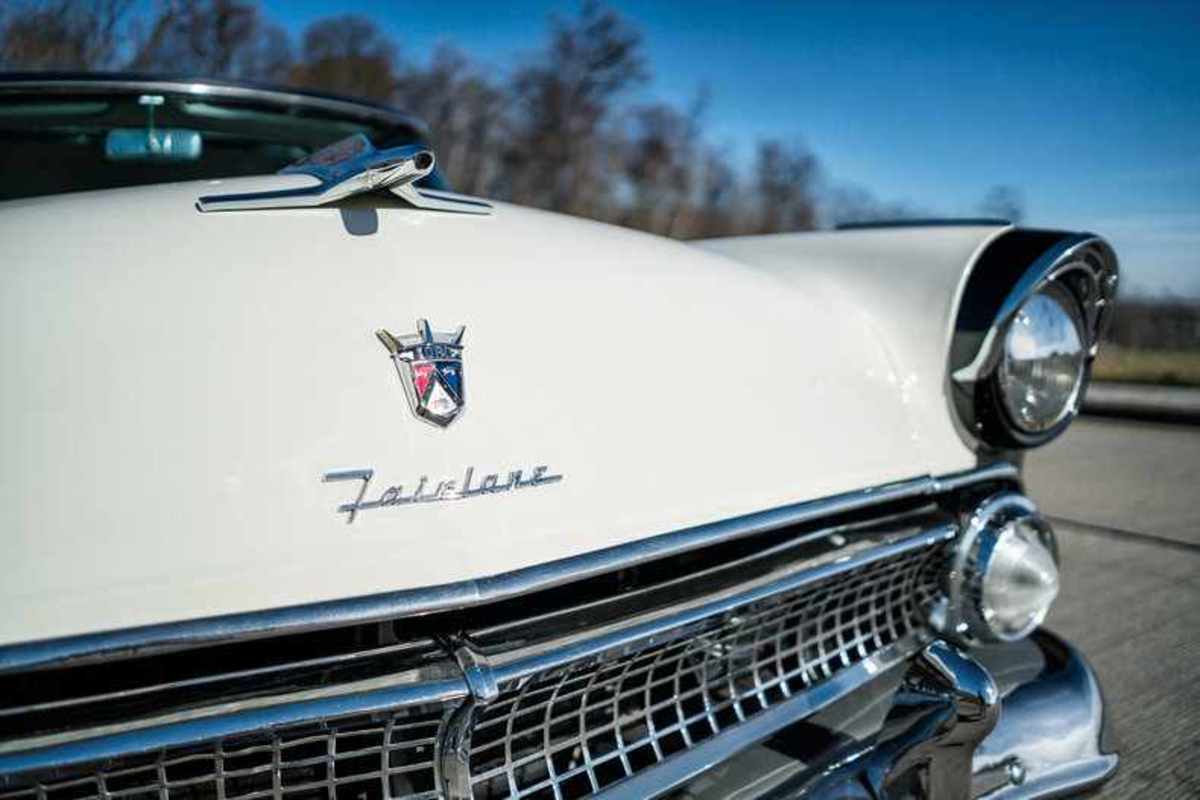 1955 Ford Crown Victoria, 2