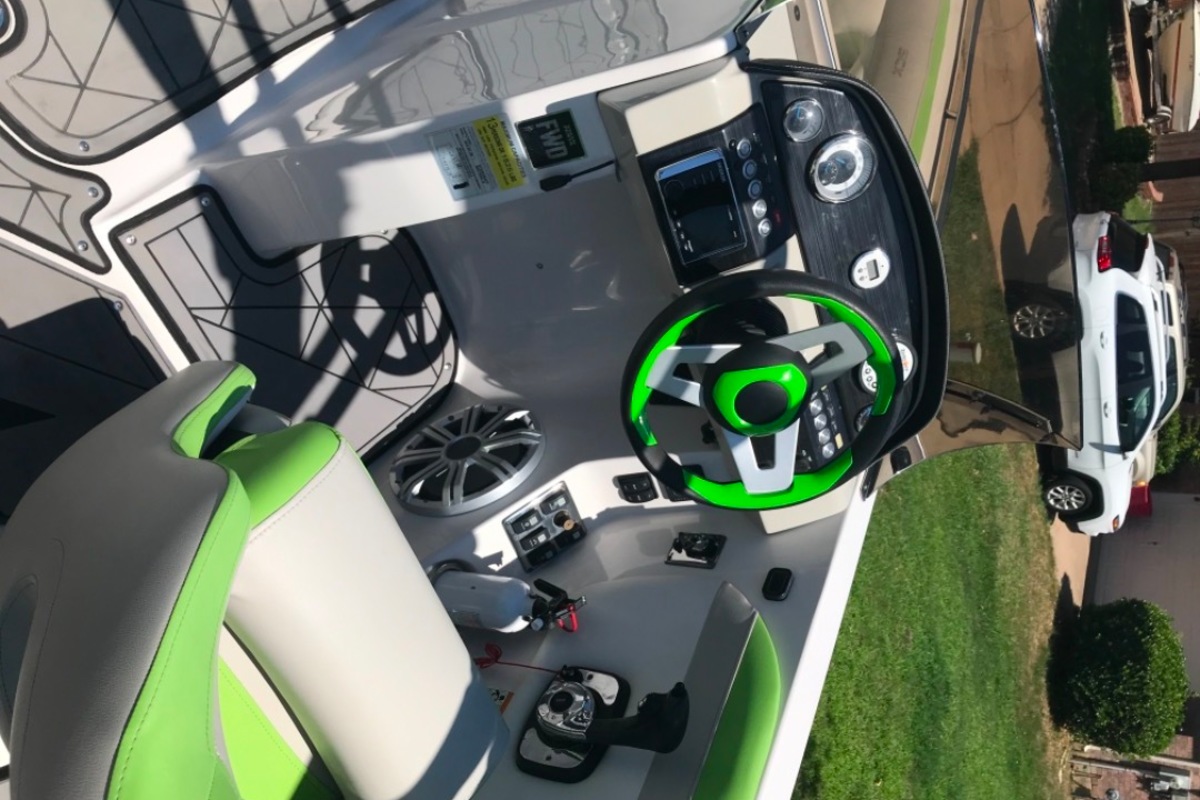 2017 Starcraft Marine SCX surf, 3