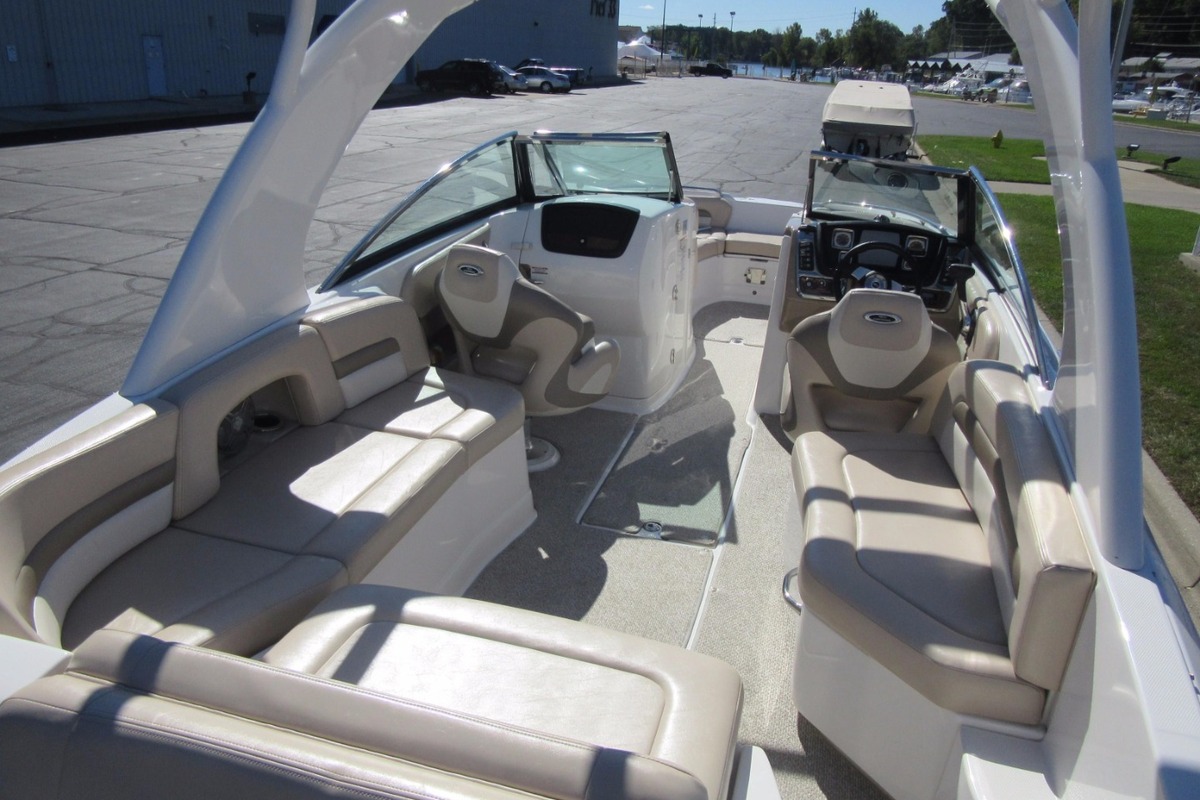 2012 Chaparral 264 Sunesta Runabout, 3