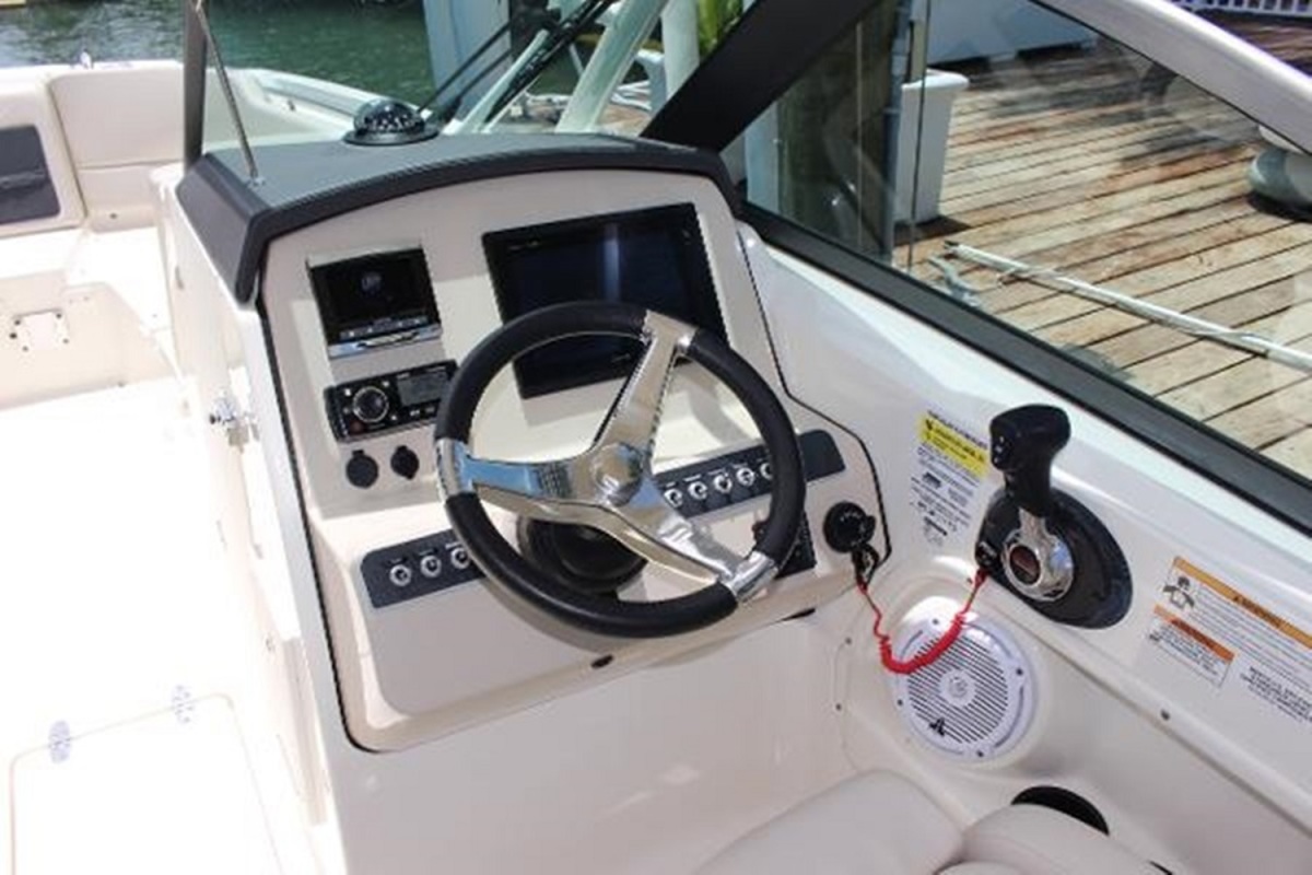 2016 Boston Whaler 230 Vantage, 6