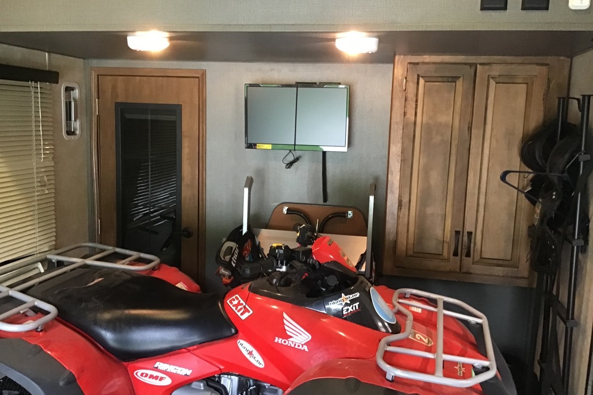 2014 KEYSTONE RAPTOR KING SUITE 332, 7