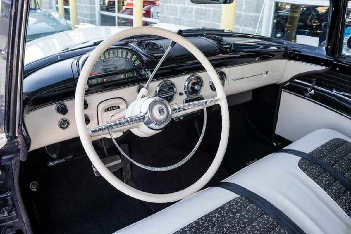 1955 Ford Crown Victoria, 15