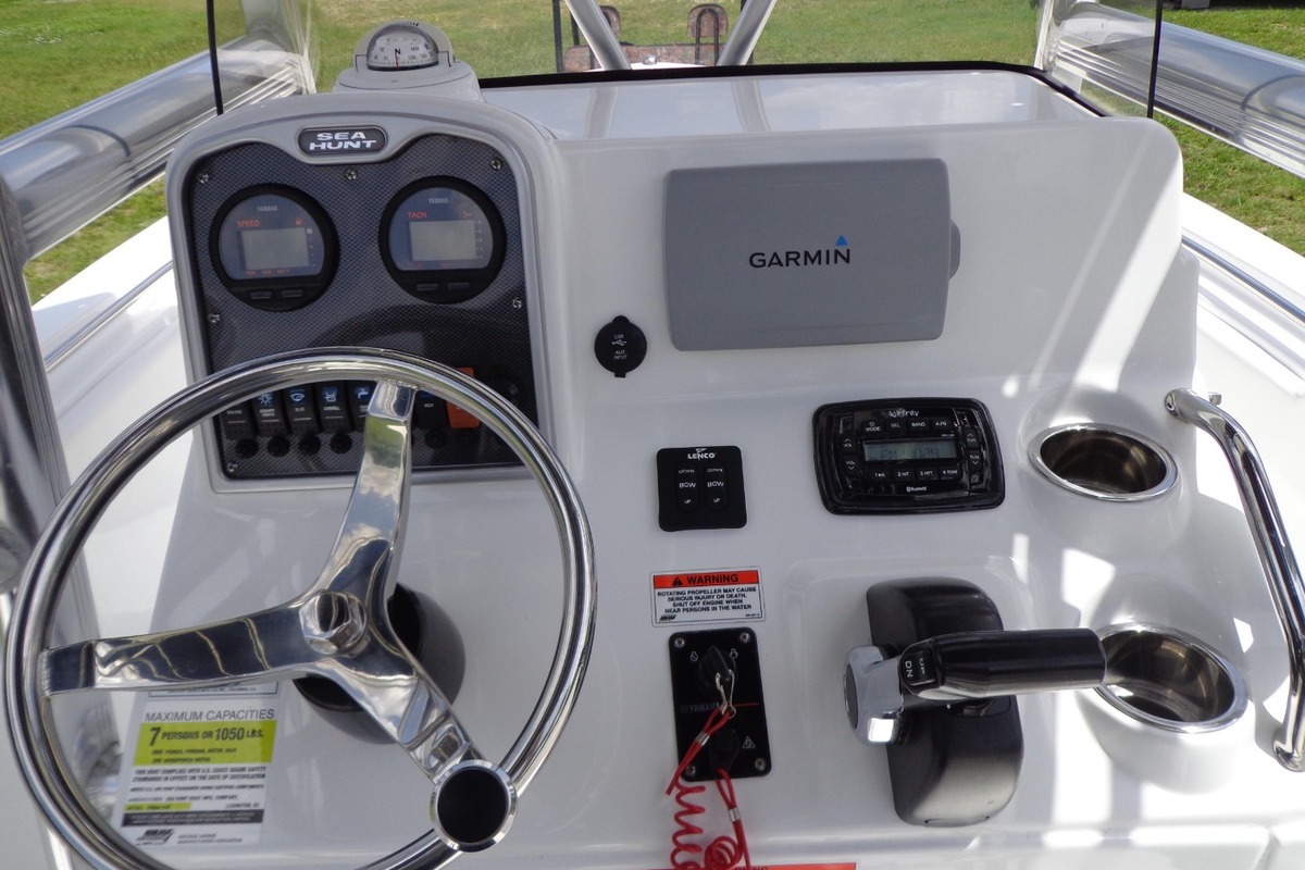 2014 Sea Hunt Triton 210, 3
