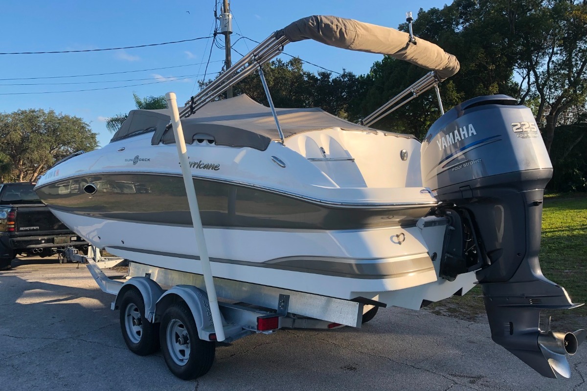 2010 Hurricane Boats SUNDECK 2400 OB, 0