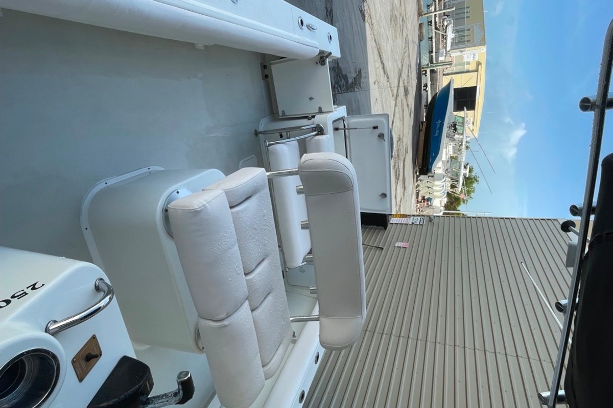 2016 Parker Boats 2501CC, 5