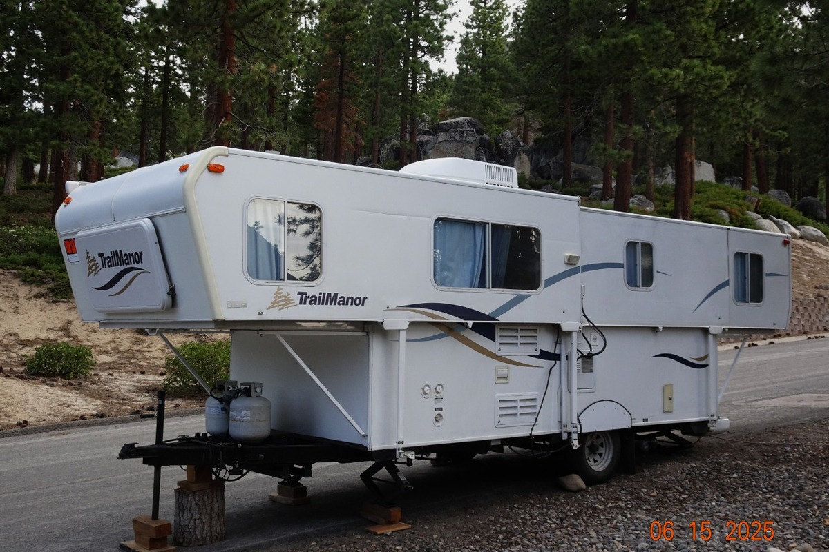 2004 Trailmanor 2720QB White, 0