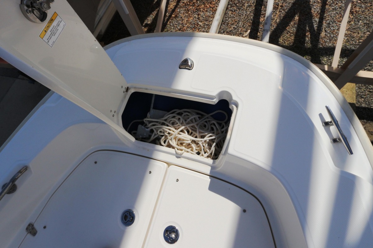 2015 Boston Whaler 240 Dauntless, 29