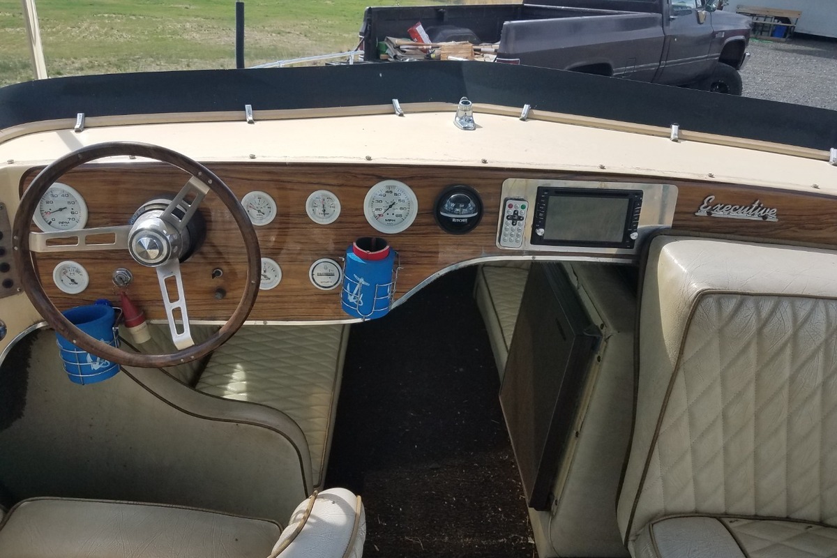 1978 Sleek craft Executive edition day cruiser, 10