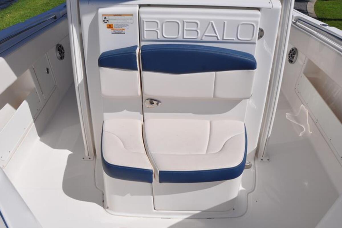 2017 Robalo R302, 19