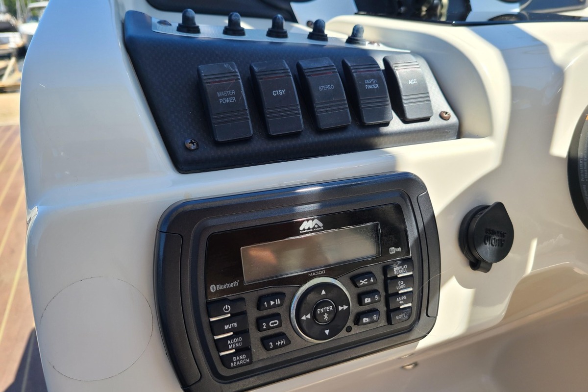 2019 Godfrey 255 SDB, 8