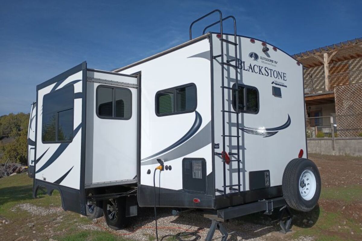 2017 Outdoors RV Mountain Series Blackstone 250 RKS, 4