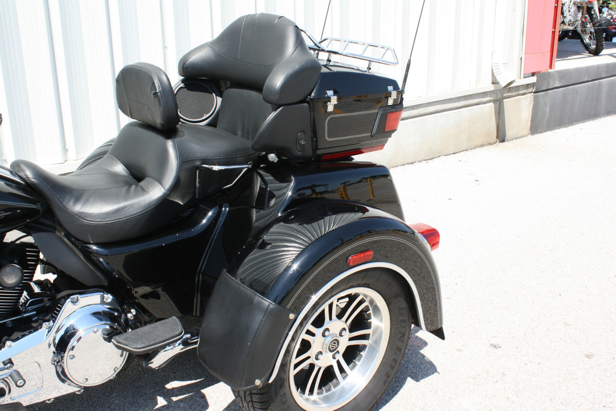 2009 Harley Davidson FLHTCUTG Tri Glide Ultra Classic Trike, 4