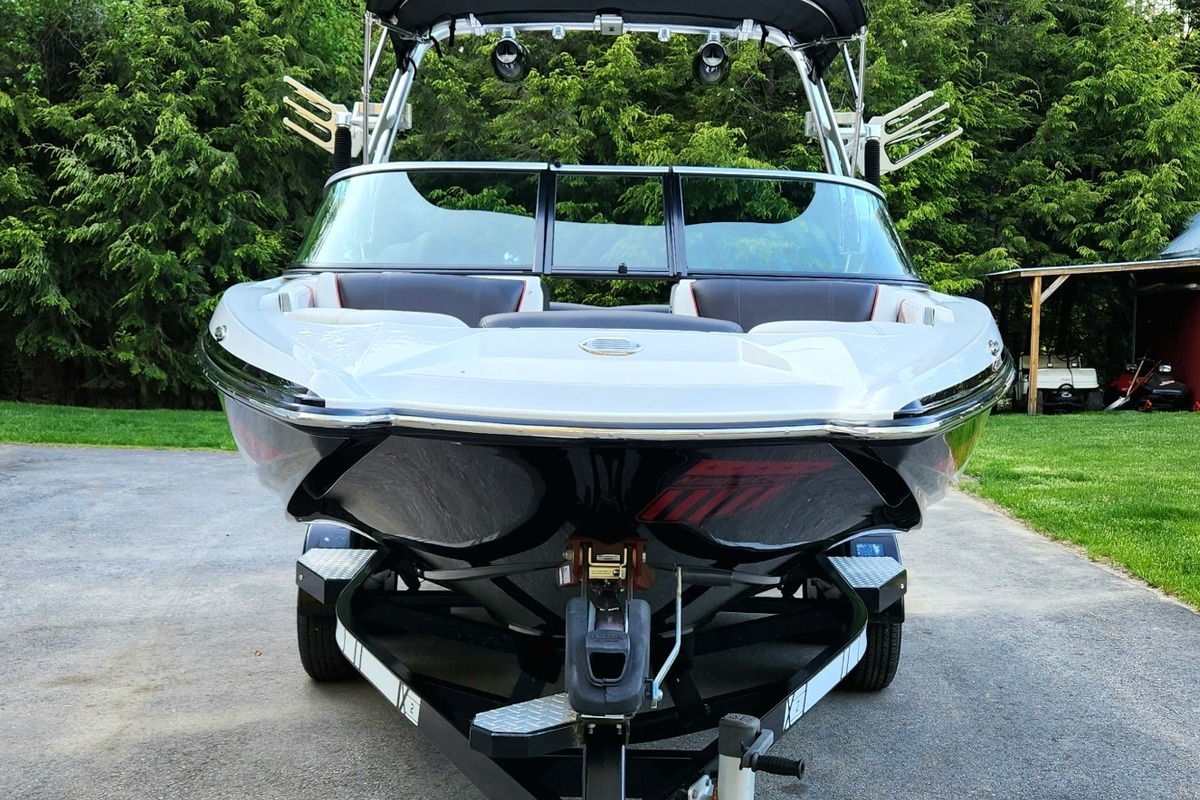 2015 MasterCraft X2 With Gen2 Surf System, 6