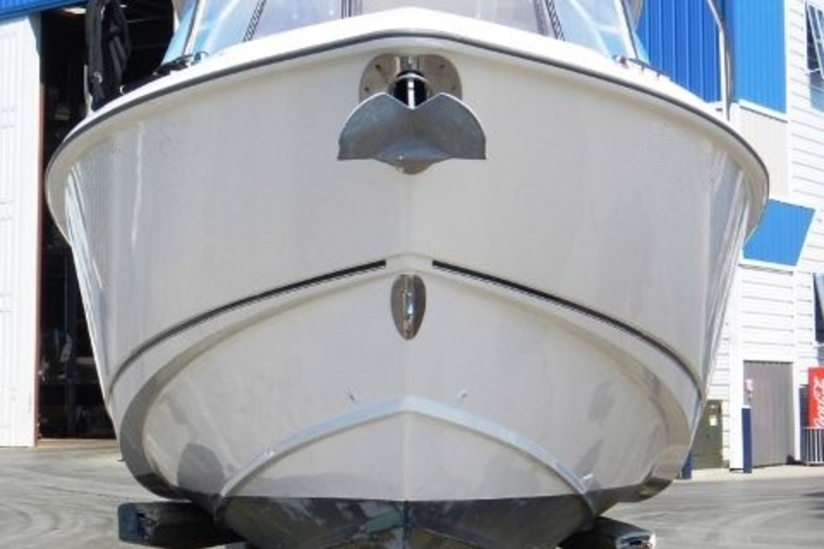 2006 Boston Whaler 320 Outrage Cuddy Cabin, 3