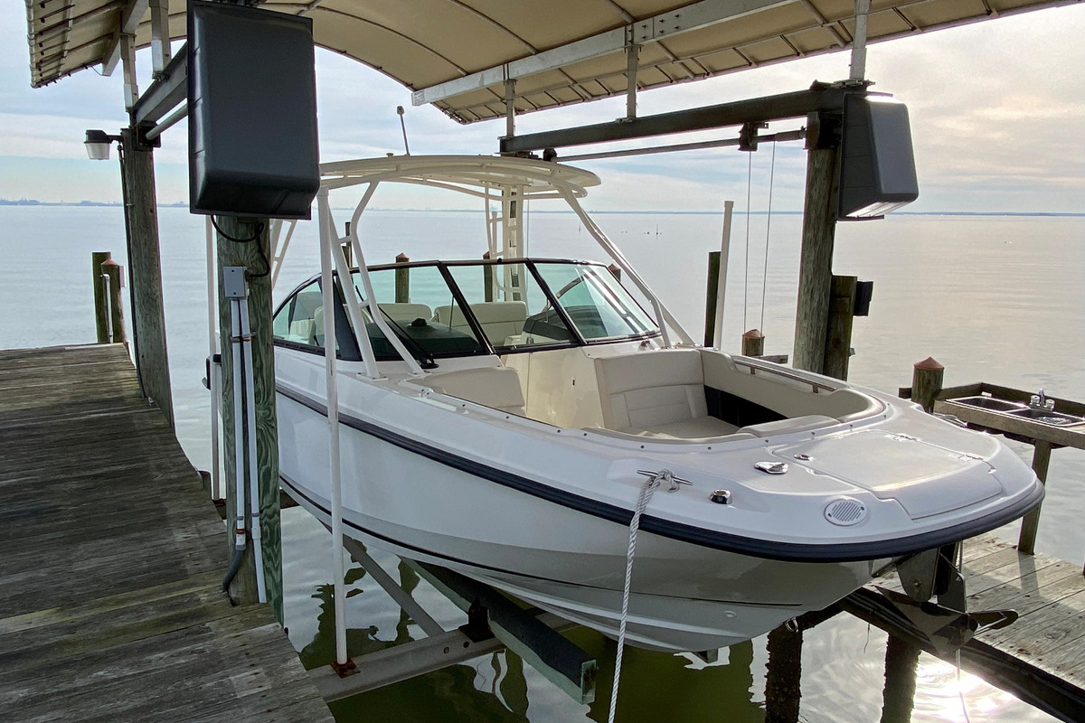 2016 Boston Whaler 230 Vantage, 2