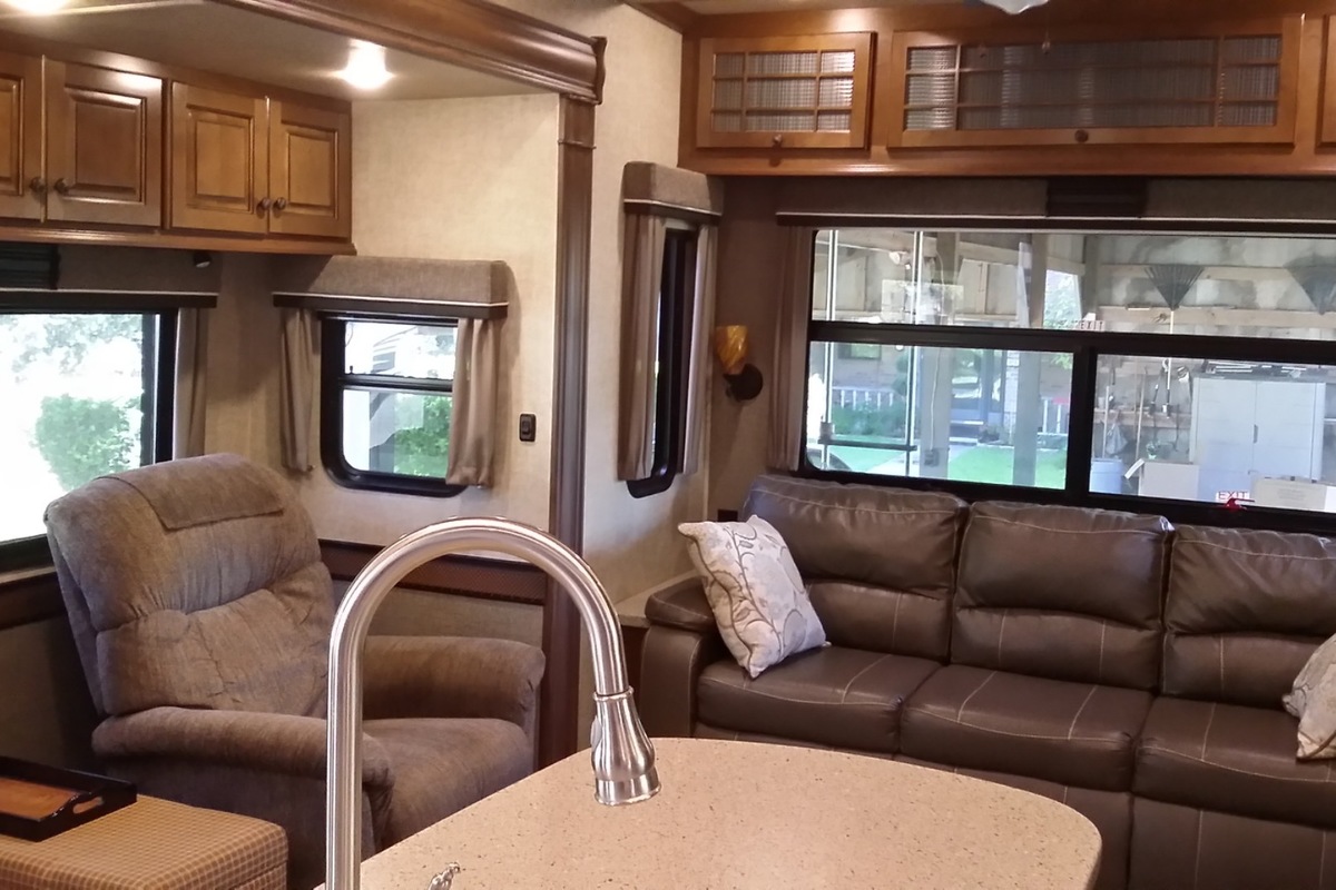 2015 Heartland Big Horn 3570RS, 4