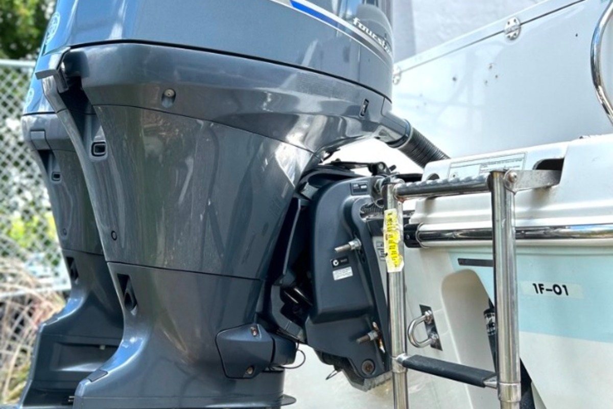 2015 Robalo R247, 20