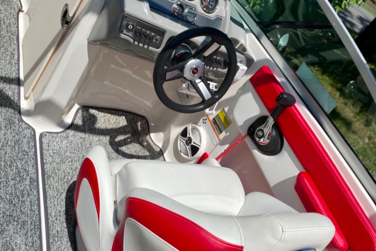 2018 Chaparral H2O 21, 6