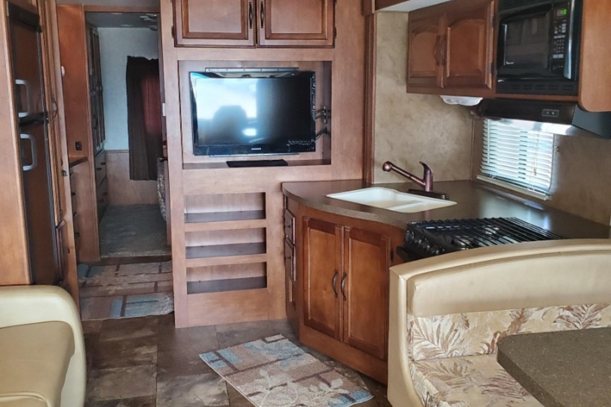 2013 Coachmen Mirada Series M-29 DS Ford V10, 10