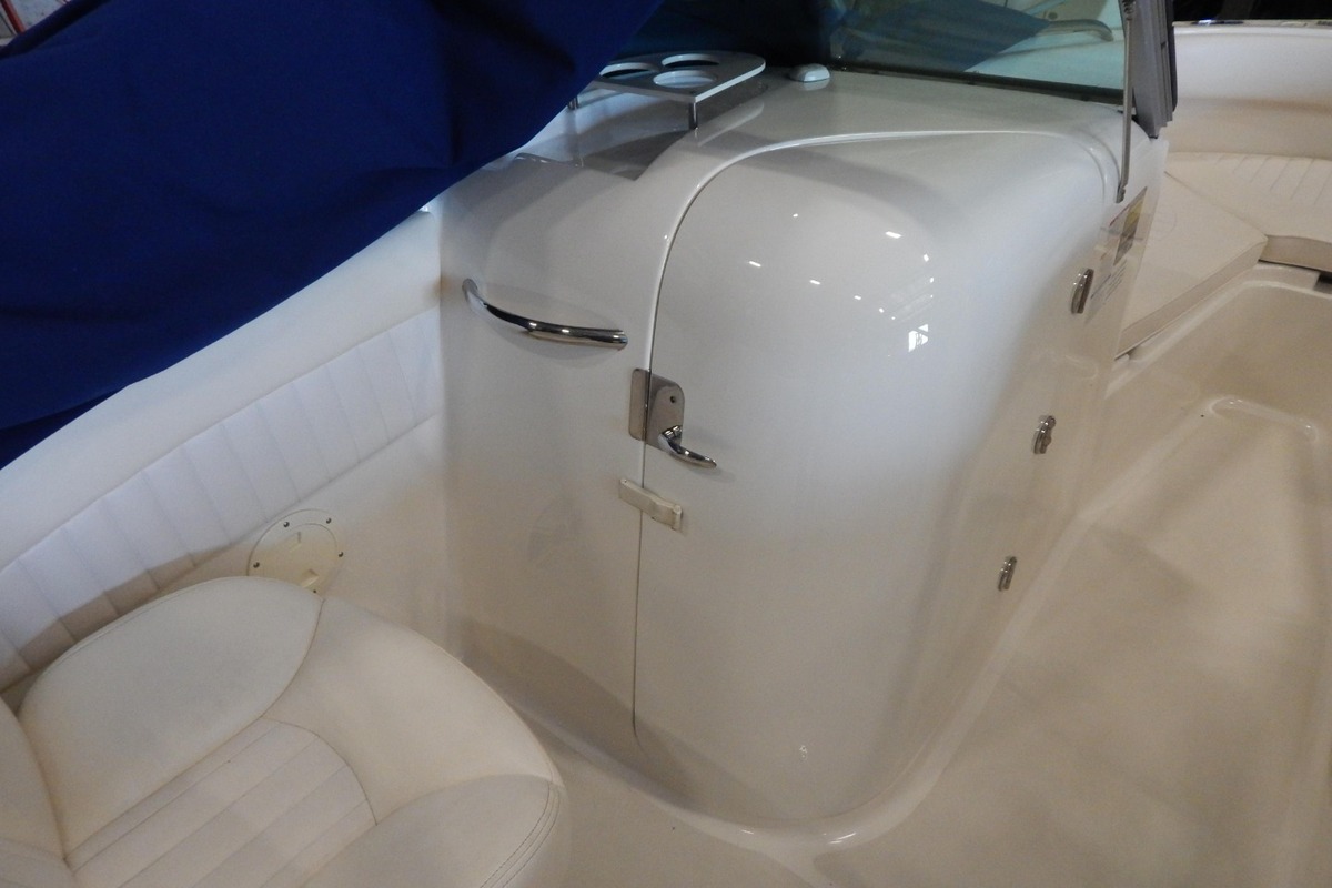 2010 Robalo R227 Dual Console, 23