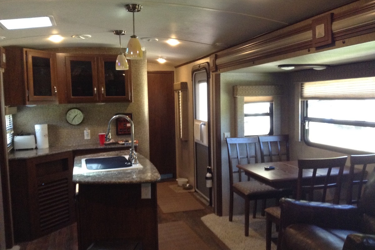 2015 Keystone Laredo 314-RE, 3