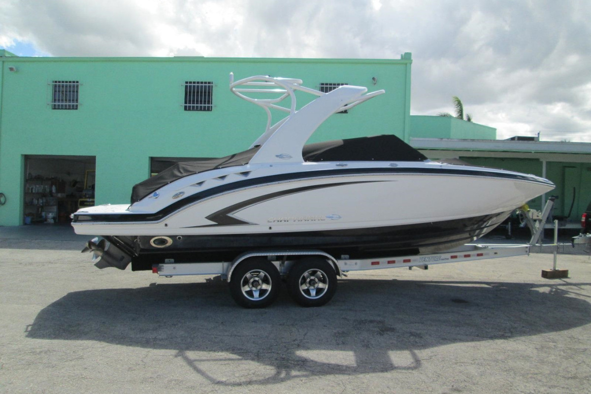 2012 Chaparral 264 Sunesta, 1