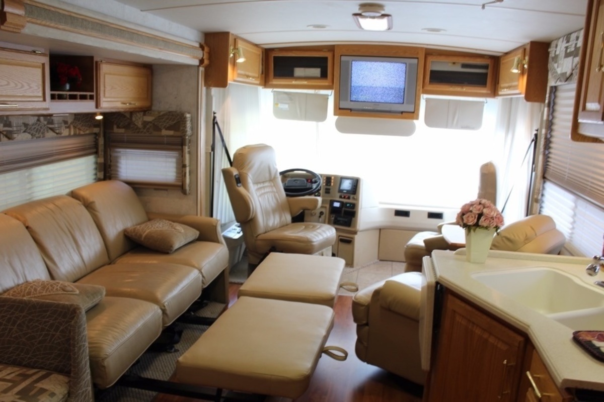 2005 Winnebago Journey 36G, 9