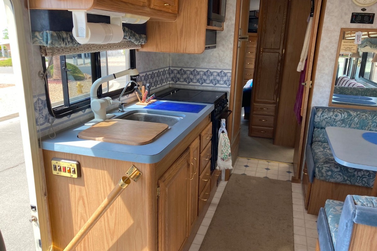 1997 Fleetwood Bounder, 6