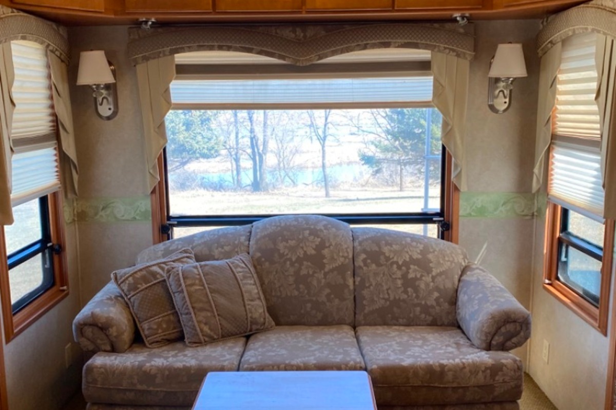 2005 Double Tree Mobile Suites Gold, 4