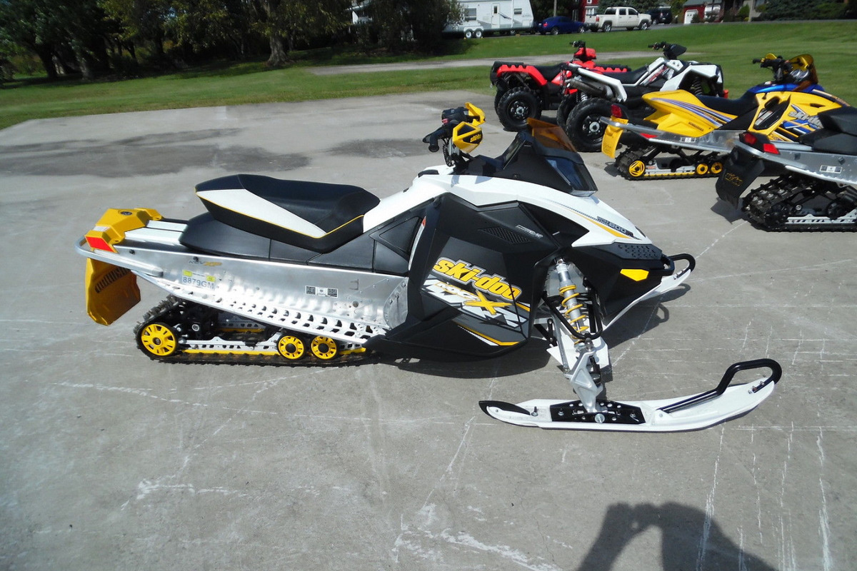 2009 Ski-Doo MXZ X, 3