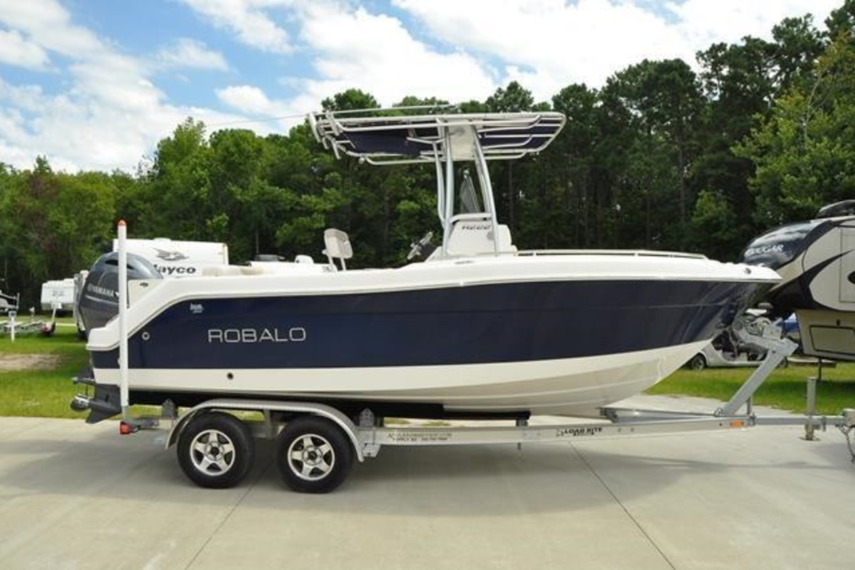 2017 Robalo R222 Center Console, 4