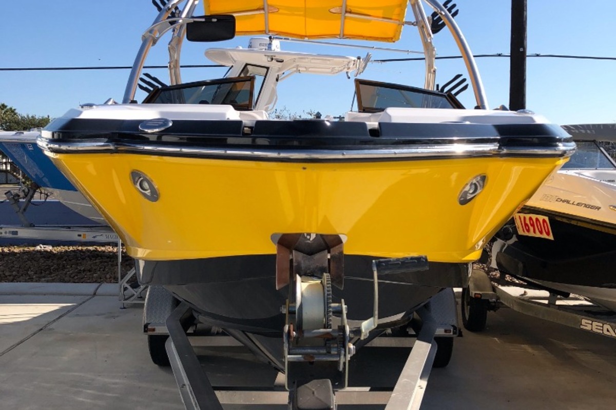 2009 Chaparral Sunesta 244 Xtreme, 1