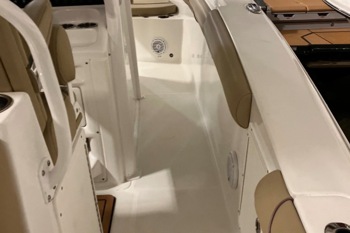 2018 Sea Hunt Gamefish, 4
