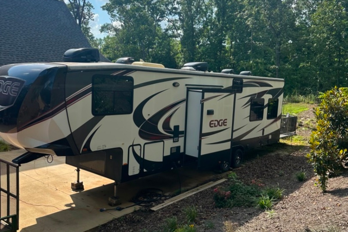2015 Heartland Edge 357, 1