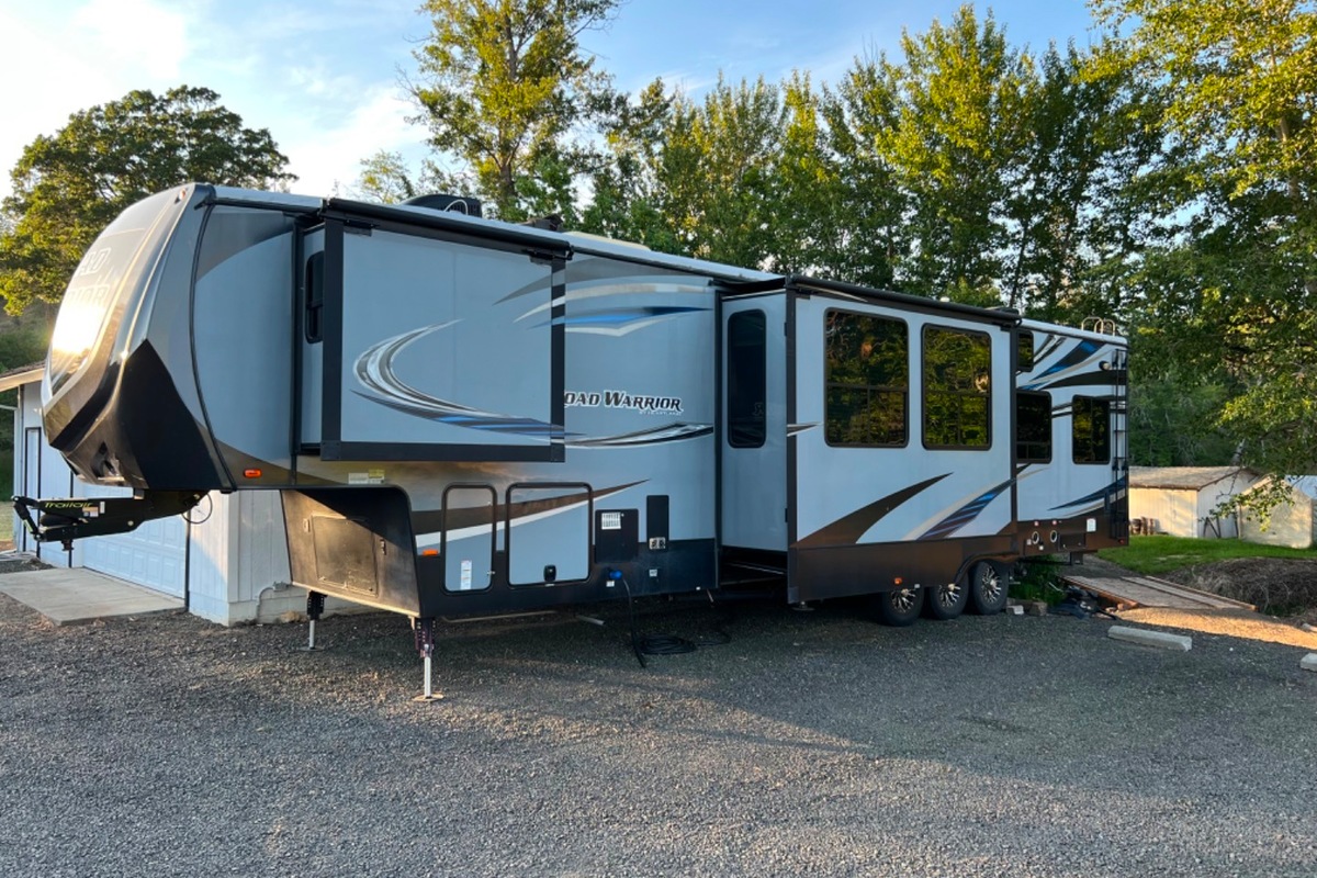 2016 Heartland Road Warrior 415, 0