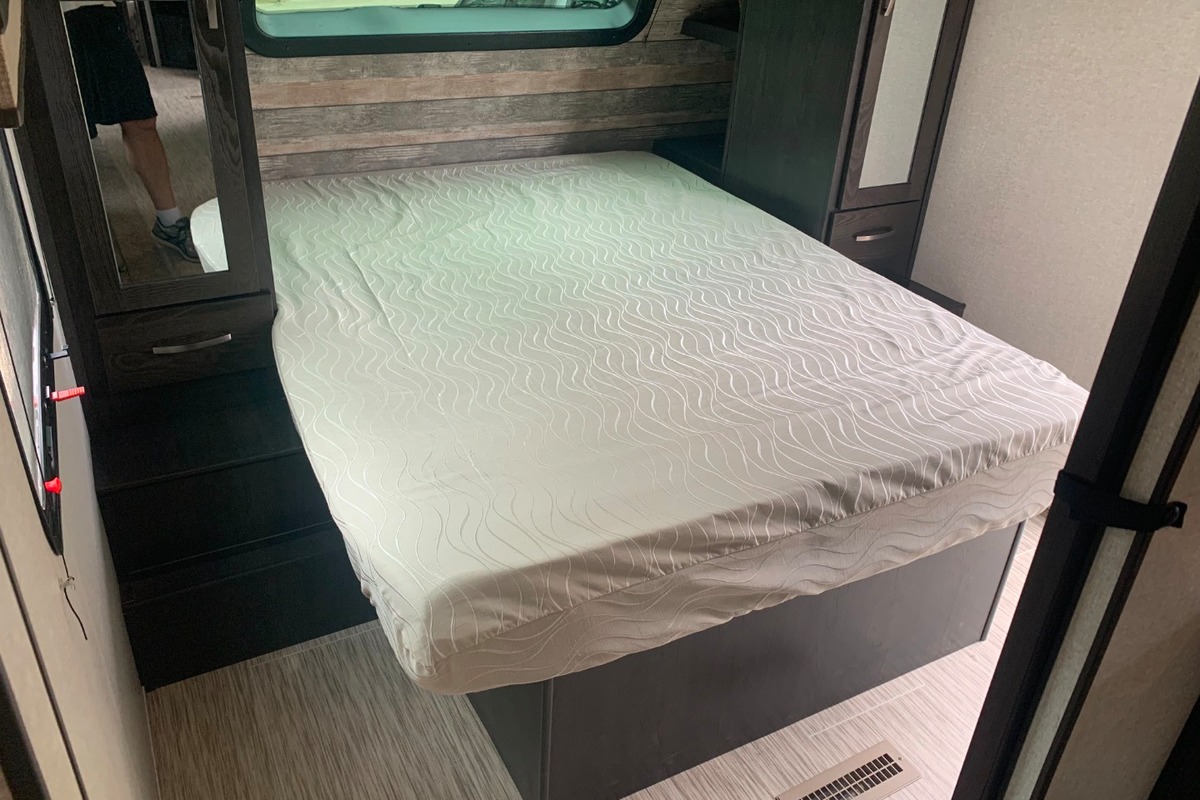 2021 Forest River Surveyor 287BHSS Luxury in Overland Park, KS