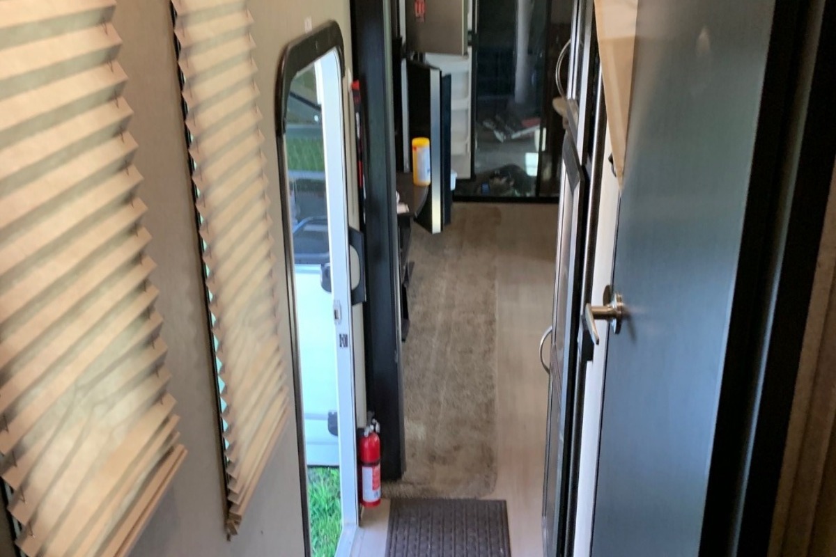 2016 Dutchmen Voltage 4105 4105, 15