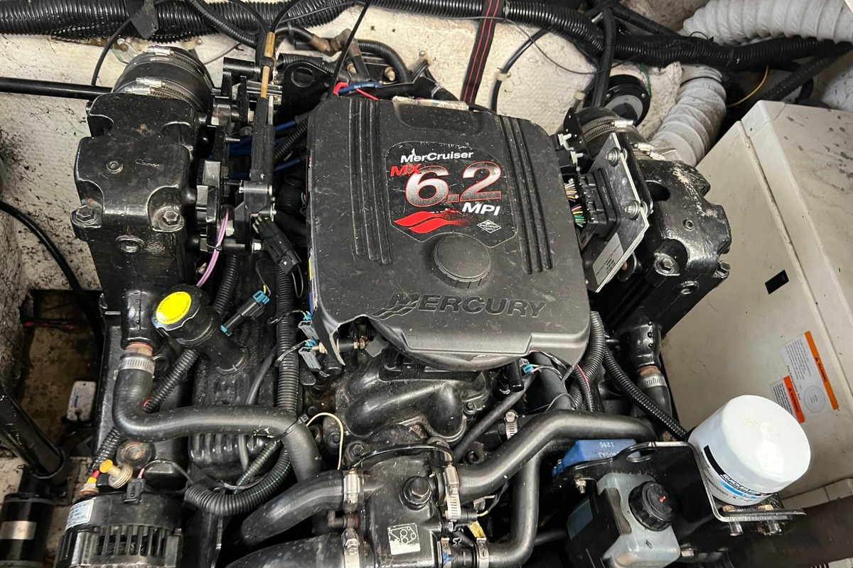 2002 Rinker 342 Fiesta Vee, 38