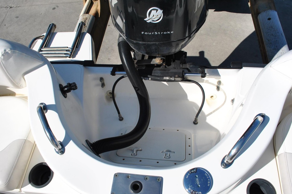 2008 Boston Whaler 210 Outrage, 13