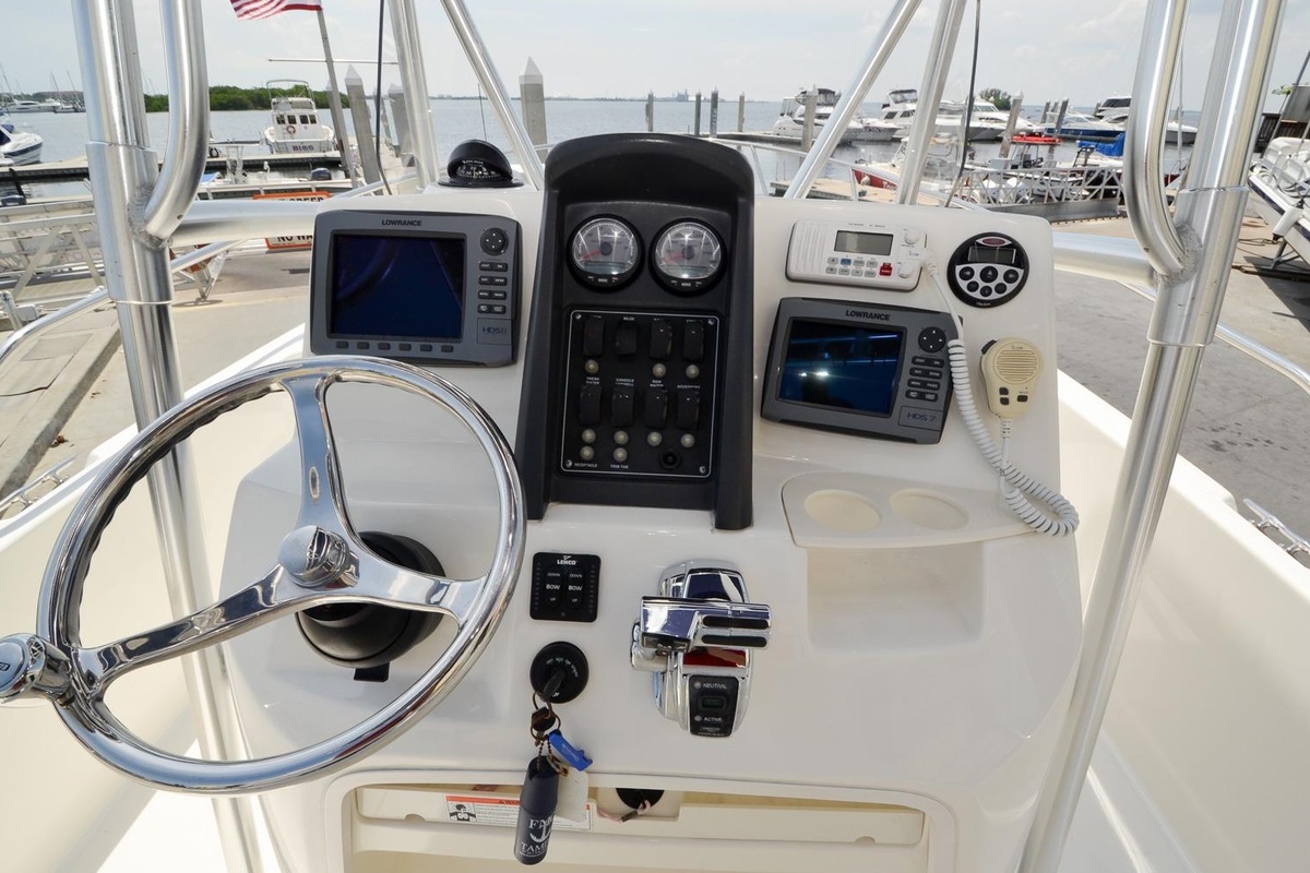 2009 Boston Whaler 230 Dauntless, 20